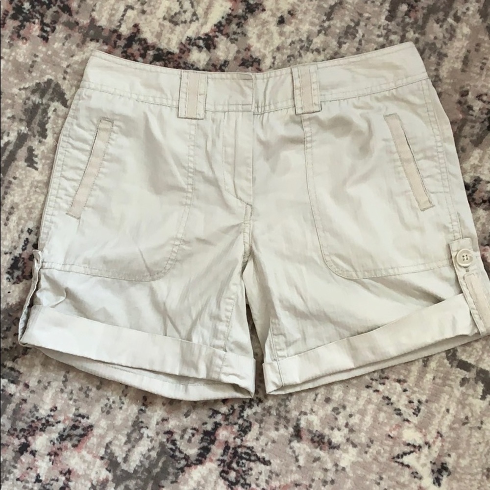 5/$25 RW&co beige safari style shorts 🌸 ☀️